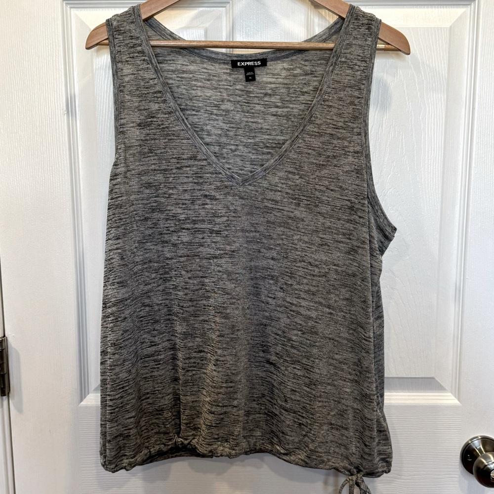 Express relaxed metallic tank with bottom tie